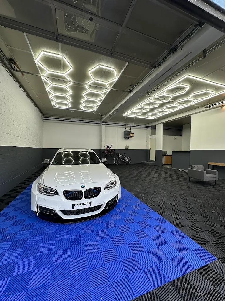 Die neue Prüfhalle in Münster: High-End Technik für dein KFZ-Gutachten